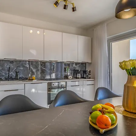 Veluana 2 With Terrace * Póla