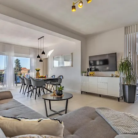 Veluana 2 With Terrace Apartman