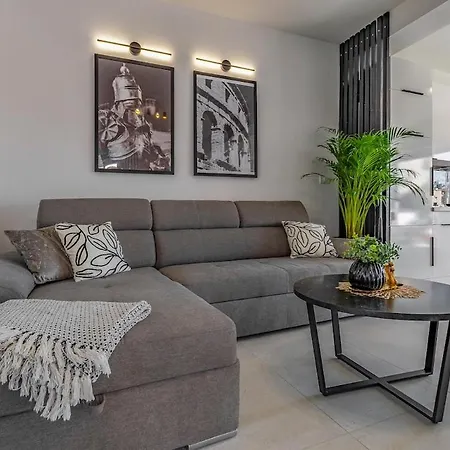 Veluana 2 With Terrace Apartman *