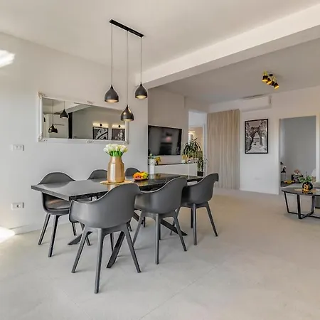 Veluana 2 With Terrace Apartman *