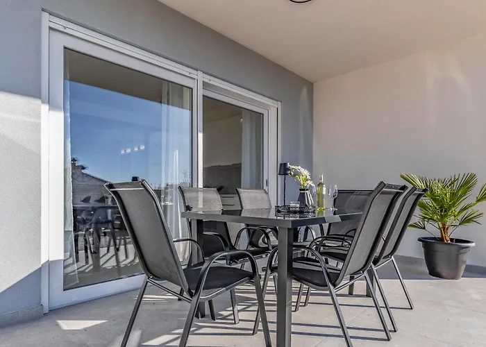 Veluana 2 With Terrace * Pula