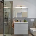 Veluana 2 With Terrace Апартаменты