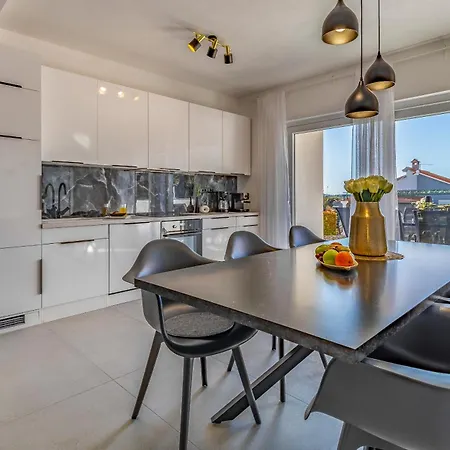 Veluana 2 With Terrace * Pula