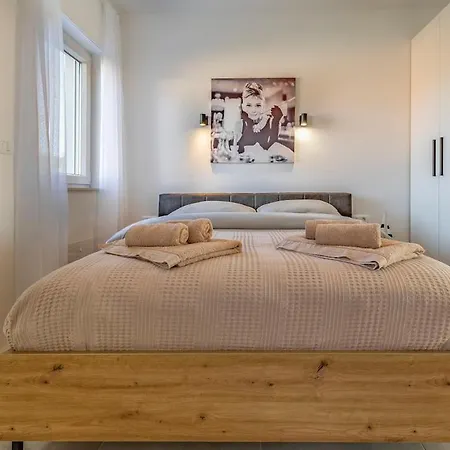 Veluana 2 With Terrace 아파트