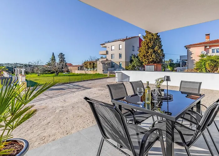 Veluana 2 With Terrace Apartman Pula