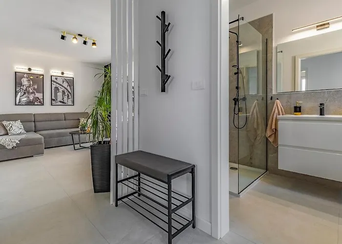 Veluana 2 With Terrace Pula