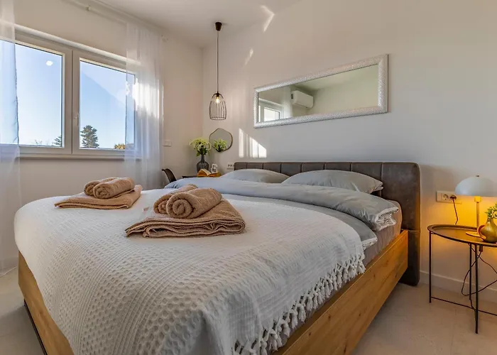 Veluana 2 With Terrace Apartman *