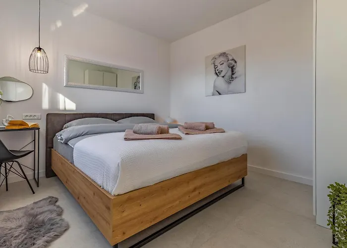 Veluana 2 With Terrace Apartamento Pula