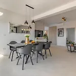 Veluana 2 With Terrace Apartamento *