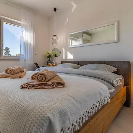 Veluana 2 With Terrace Апартаменты *